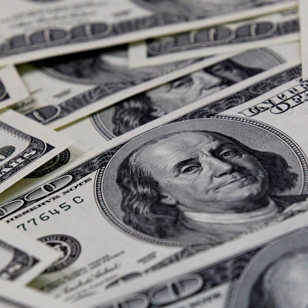 dolar-fecha-a-r$-5,17-influenciado-por-brasil-e-exterior