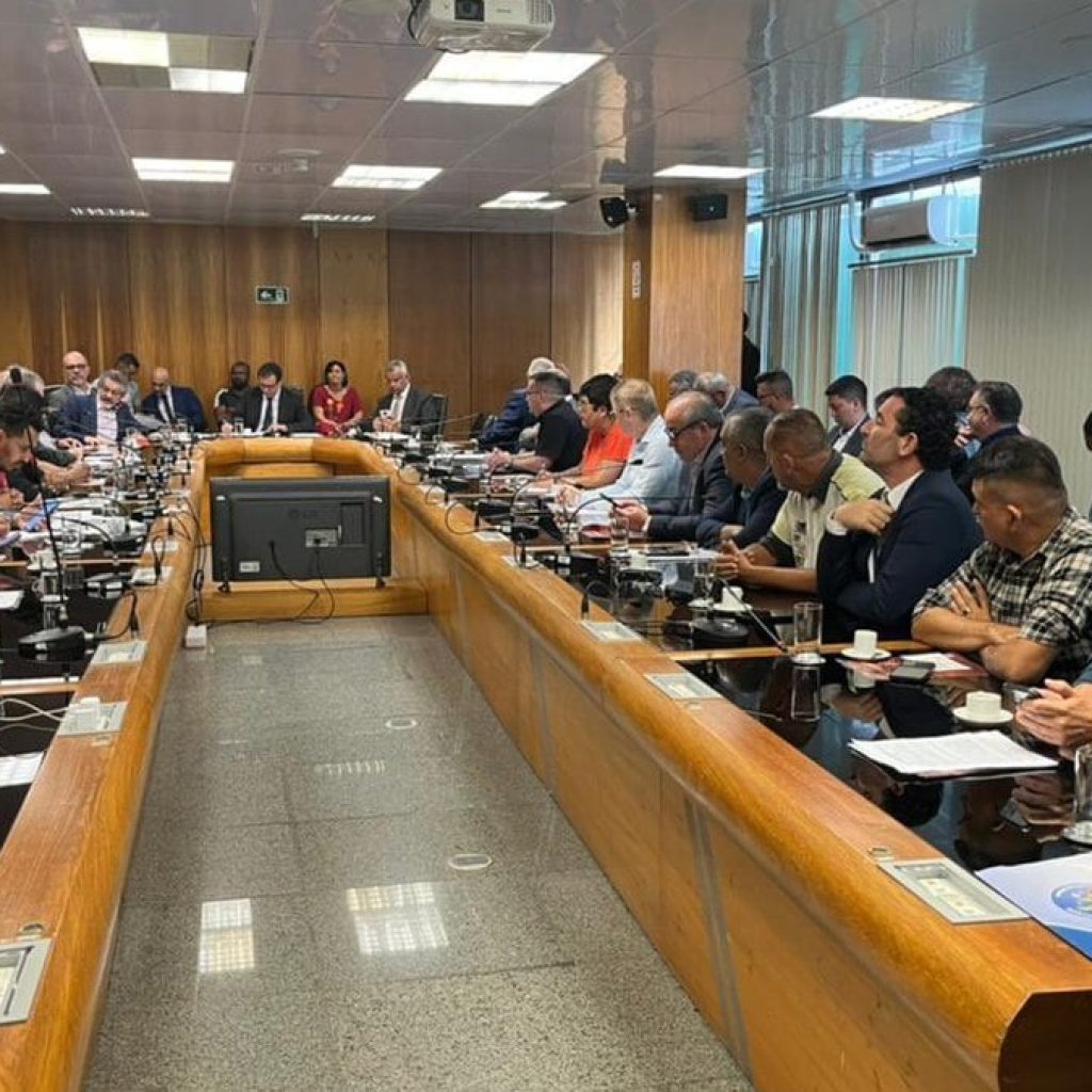 marinho:-‘salario-minimo-sobe-para-r$-1.320-em-maio,-se-houver-espaco’