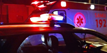 Dupla rouba carro, foge com refém e se envolve em acidente
