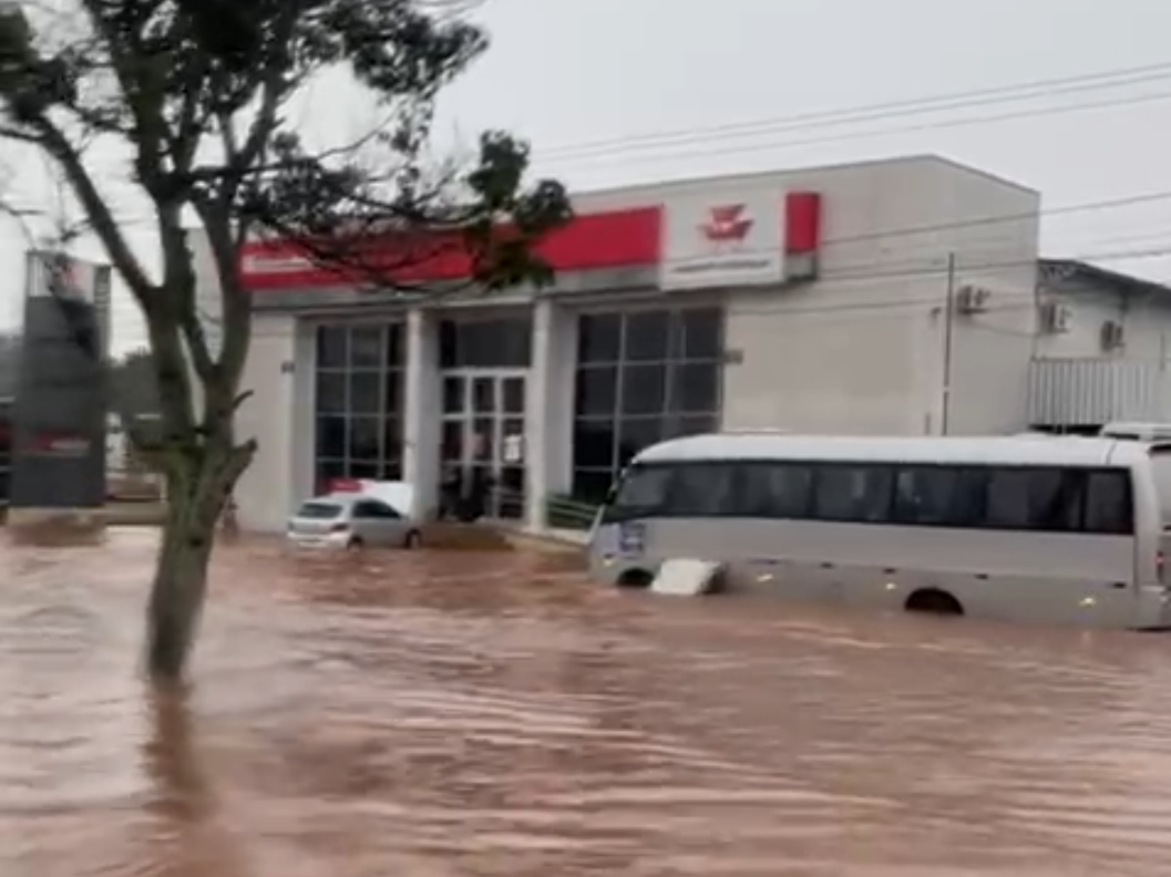 Chuvas intensas causam alagamentos e acionam novo sistema de alerta em Campo Verde