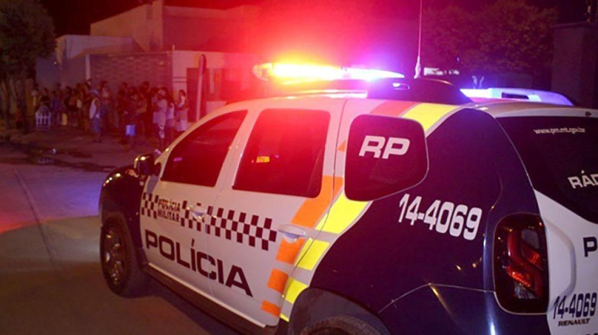 Suspeitos tentam esconder pistola e acabam presos em operação
