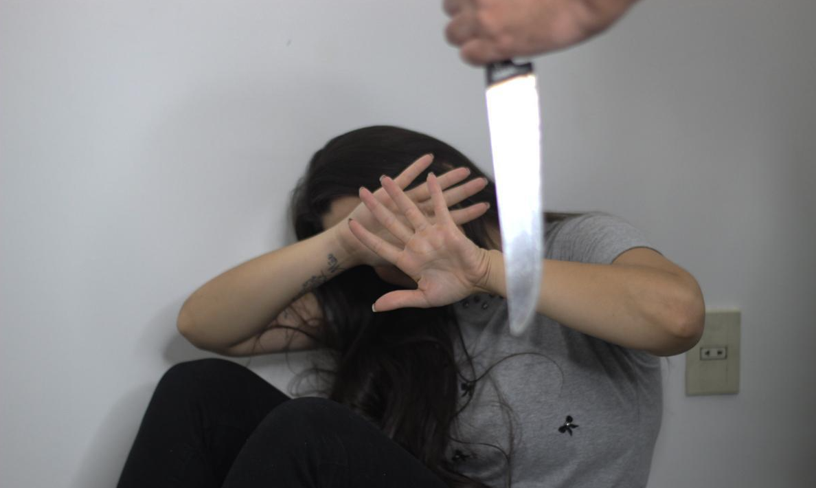 Faccionados invadem residência e matam mulher a facadas