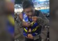Mototaxista é flagrado usando substância suspeita antes de trabalhar e revolta internautas; veja vídeo