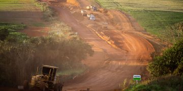 Obras de pavimentação são retomadas na estrada da Agrovila